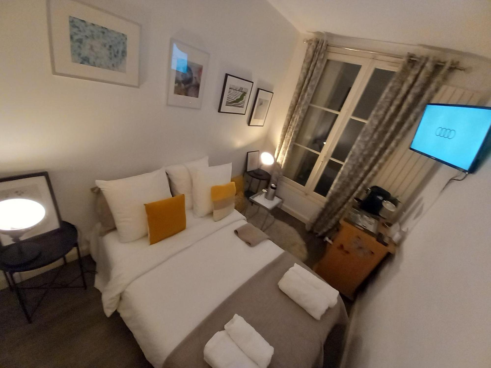 Appartement 1 Minute Gare Montparnasse , Center, Awsome Place, Close To Eiffel Tour And Louvre Meusm , Front Metro Paris